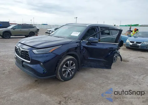 2022 Toyota Highlander Xle z USA, uszkodzony, nr VIN 5TDGZRAH6NS142726